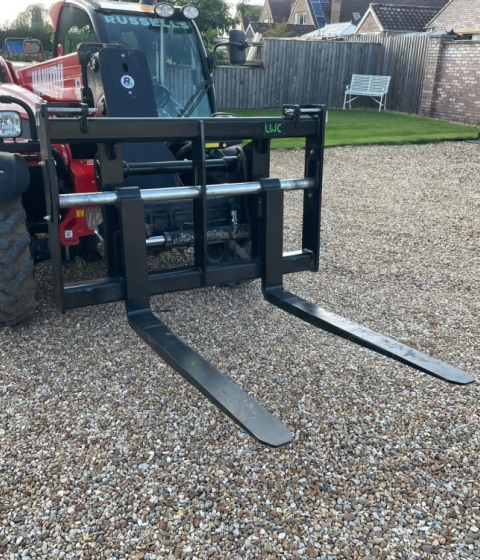 Farmers Weekly - Floating Pallet Forks