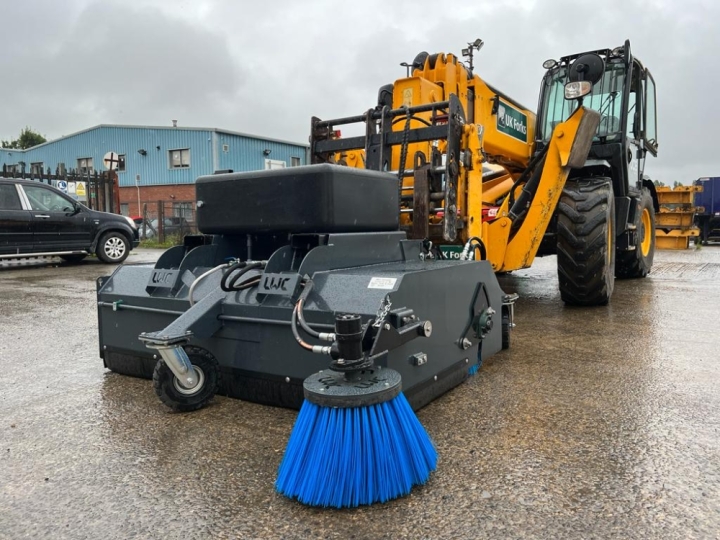 Telehandler Sweeper Collector